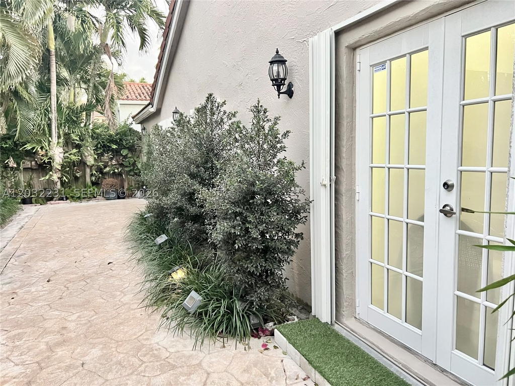 Real estate property located at 11769 92nd Ln, Miami-dade, Las Casas At Kendall, Miami, FL