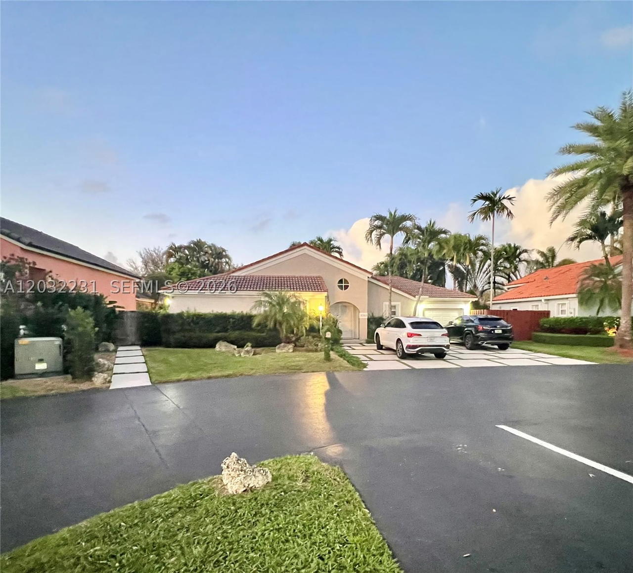 Real estate property located at 11769 92nd Ln, Miami-dade, Las Casas At Kendall, Miami, FL