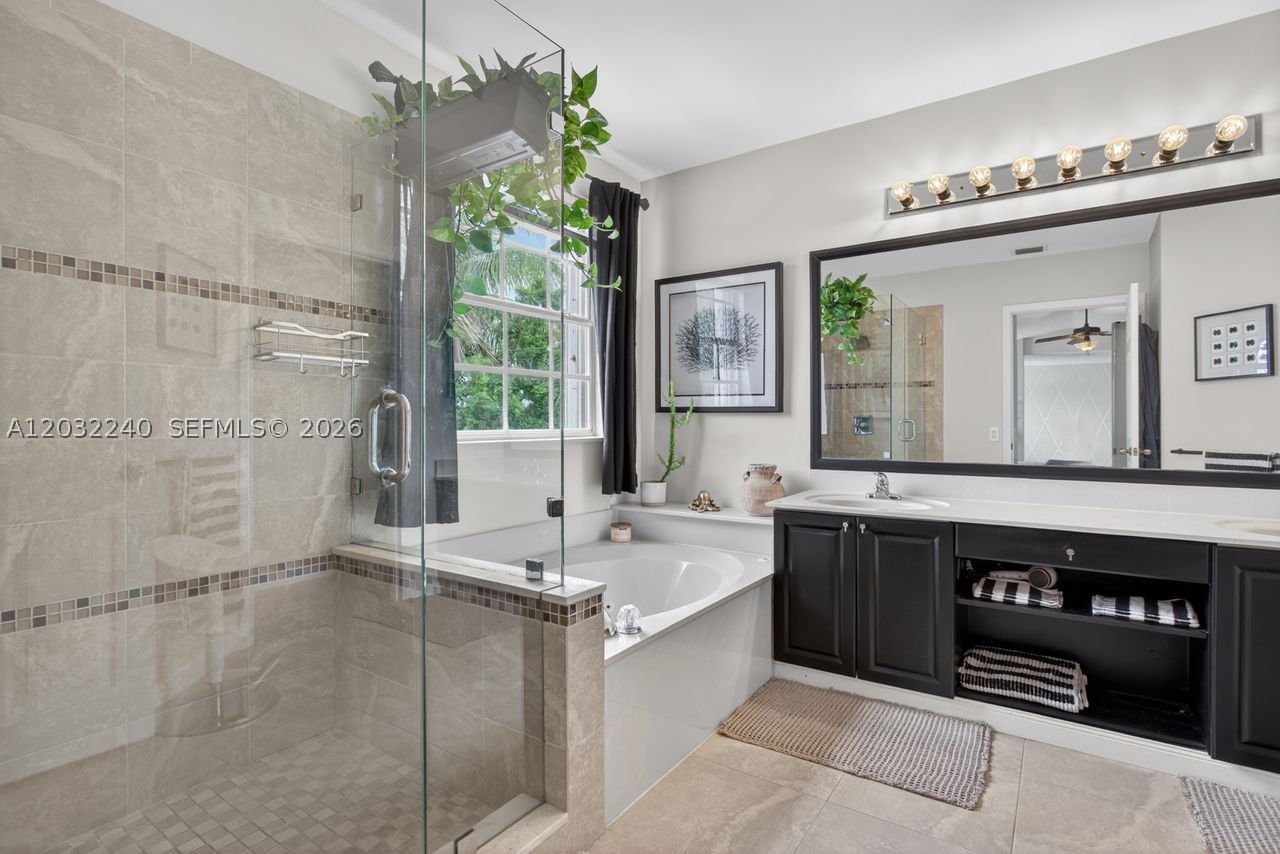 Real estate property located at 480 Cambridge Dr, Broward, Sector 4 North, Weston, FL