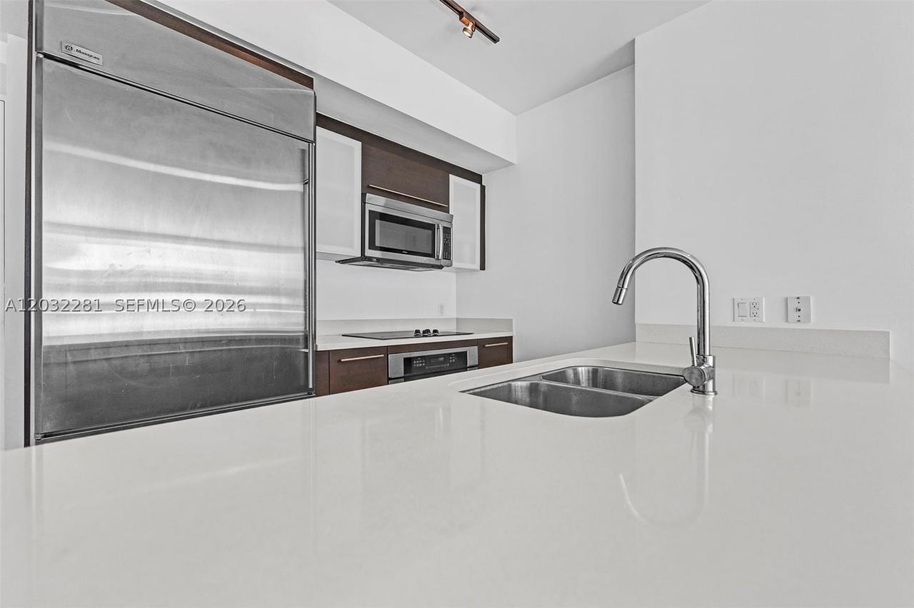 Real estate property located at 55 6th St #1208, Miami-dade, 500 Brickell West Condo, Miami, FL