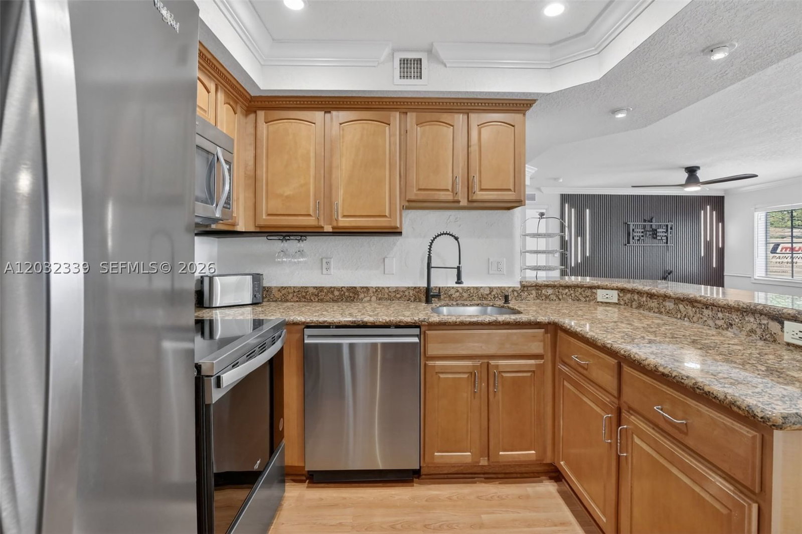 Real estate property located at 150 15th Ave #140, Broward, Pine Crest Village Ii At, Fort Lauderdale, FL