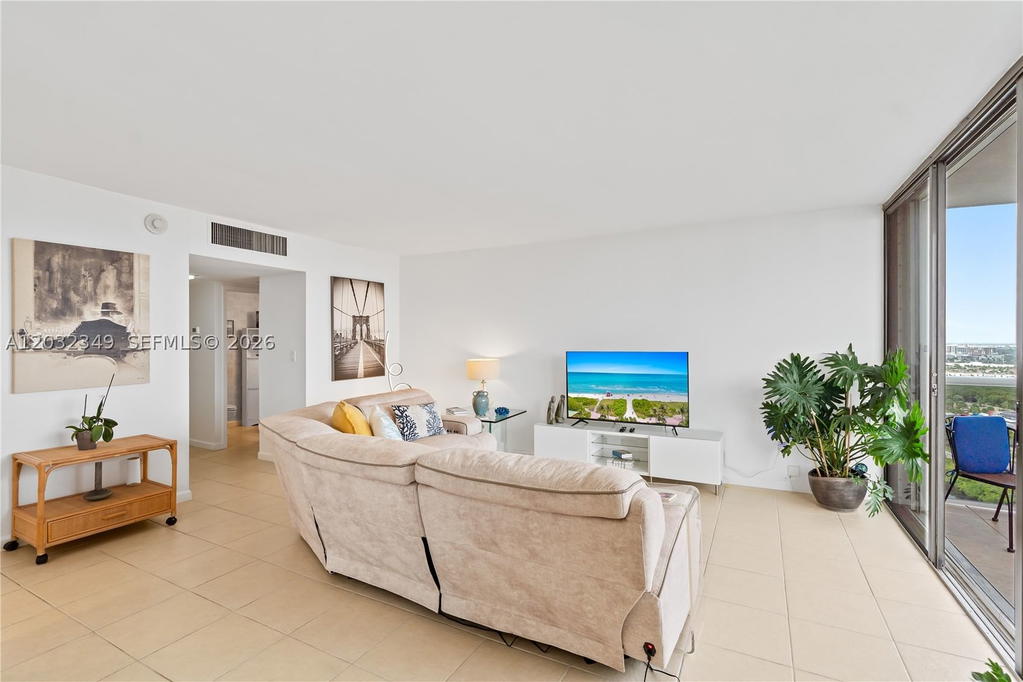 Real estate property located at 3675 Country Club Dr #2201, Miami-dade, Aventura Eldorado Condo, Aventura, FL