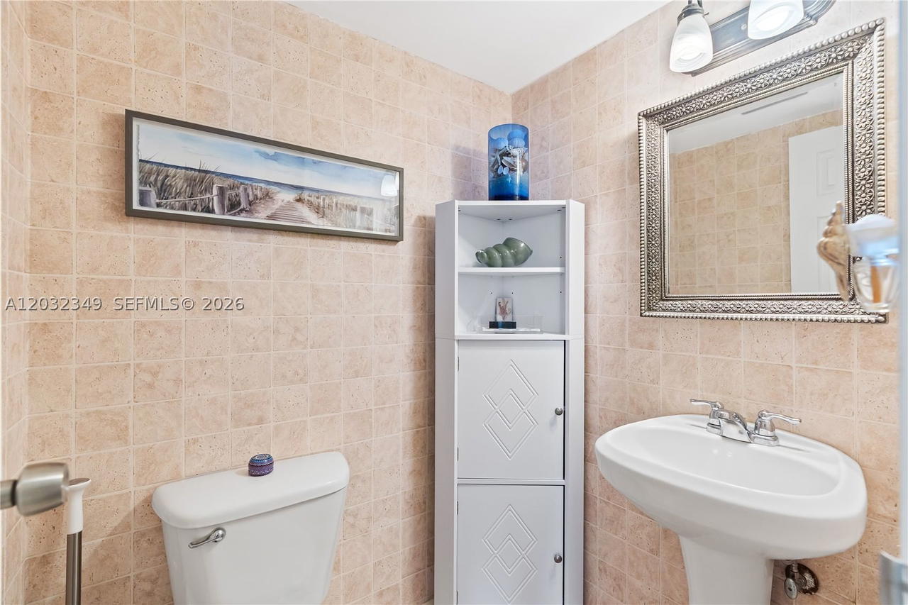 Real estate property located at 3675 Country Club Dr #2201, Miami-dade, Aventura Eldorado Condo, Aventura, FL