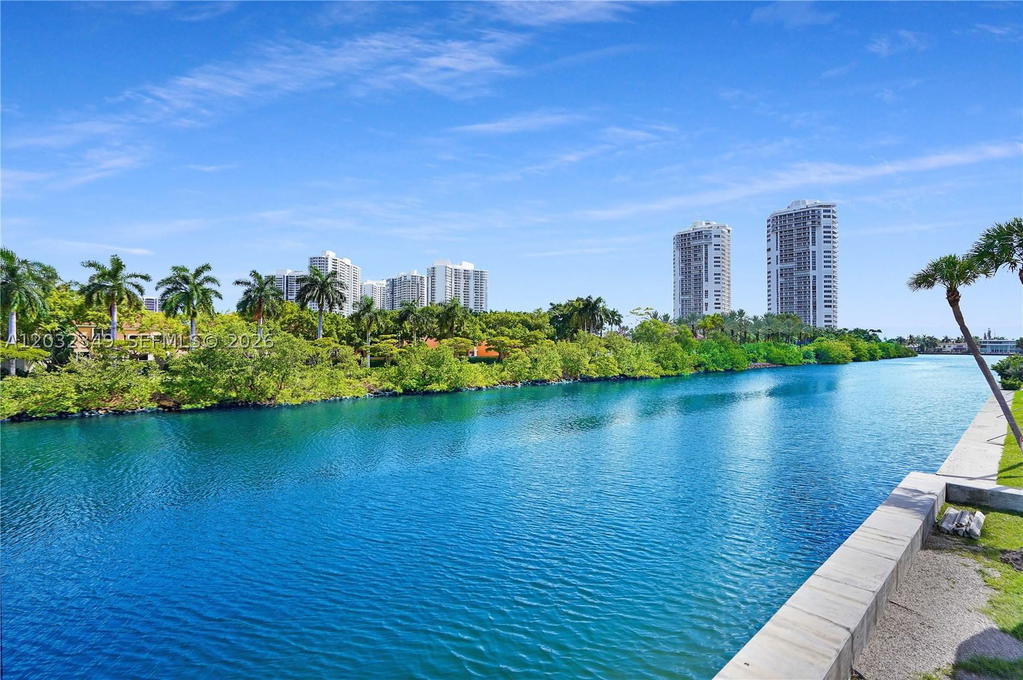 Real estate property located at 3675 Country Club Dr #2201, Miami-dade, Aventura Eldorado Condo, Aventura, FL