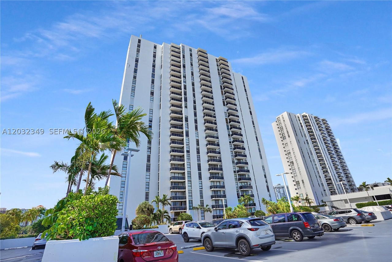 Real estate property located at 3675 Country Club Dr #2201, Miami-dade, Aventura Eldorado Condo, Aventura, FL