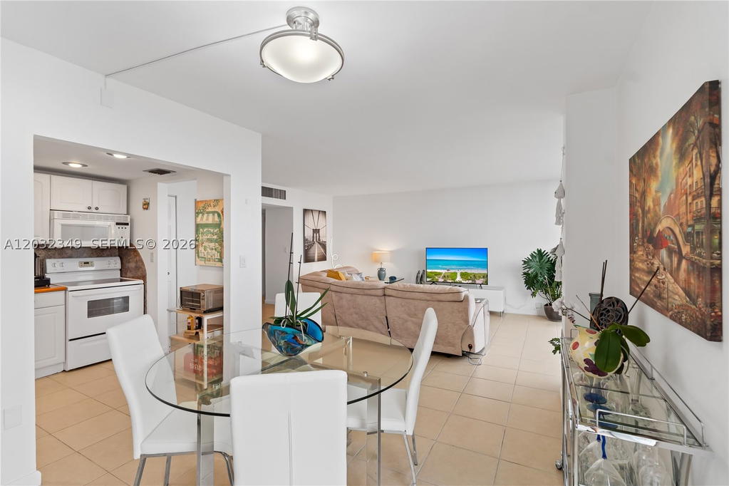 Real estate property located at 3675 Country Club Dr #2201, Miami-dade, Aventura Eldorado Condo, Aventura, FL
