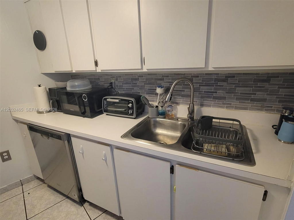 Real estate property located at 2600 Collins Ave #201, Miami-dade, Lake Beach Club Condo, Miami Beach, FL