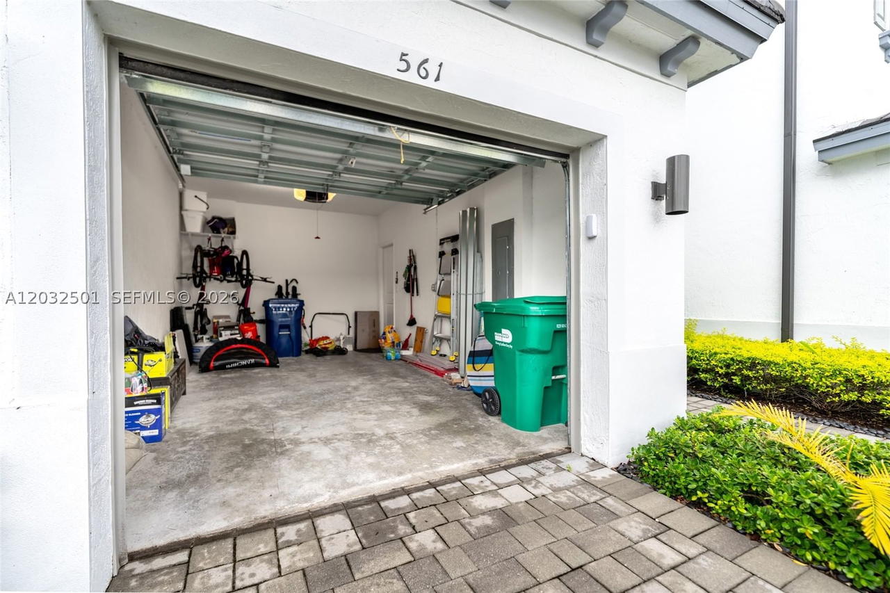 Real estate property located at 561 204th St, Miami-dade, Vista Lago, Miami Gardens, FL