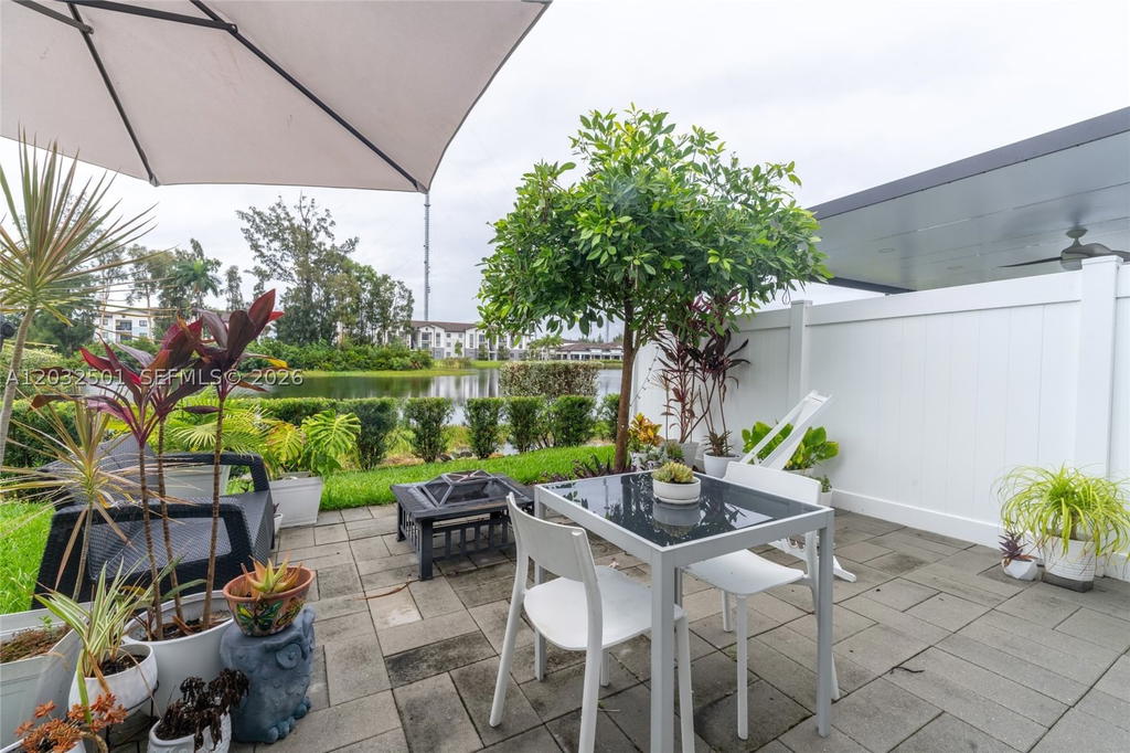 Real estate property located at 561 204th St, Miami-dade, Vista Lago, Miami Gardens, FL