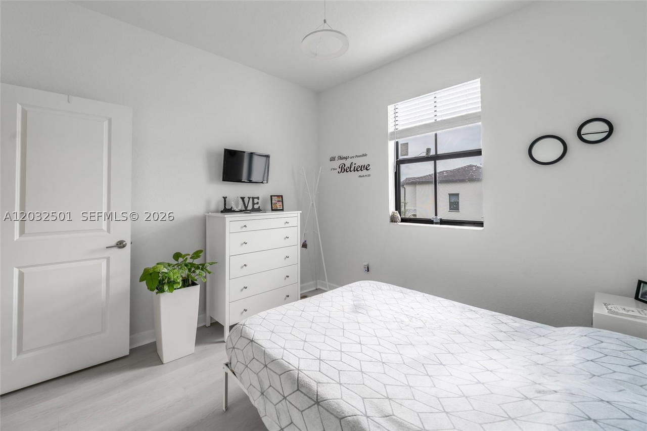 Real estate property located at 561 204th St, Miami-dade, Vista Lago, Miami Gardens, FL