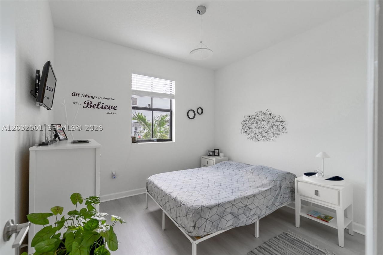Real estate property located at 561 204th St, Miami-dade, Vista Lago, Miami Gardens, FL