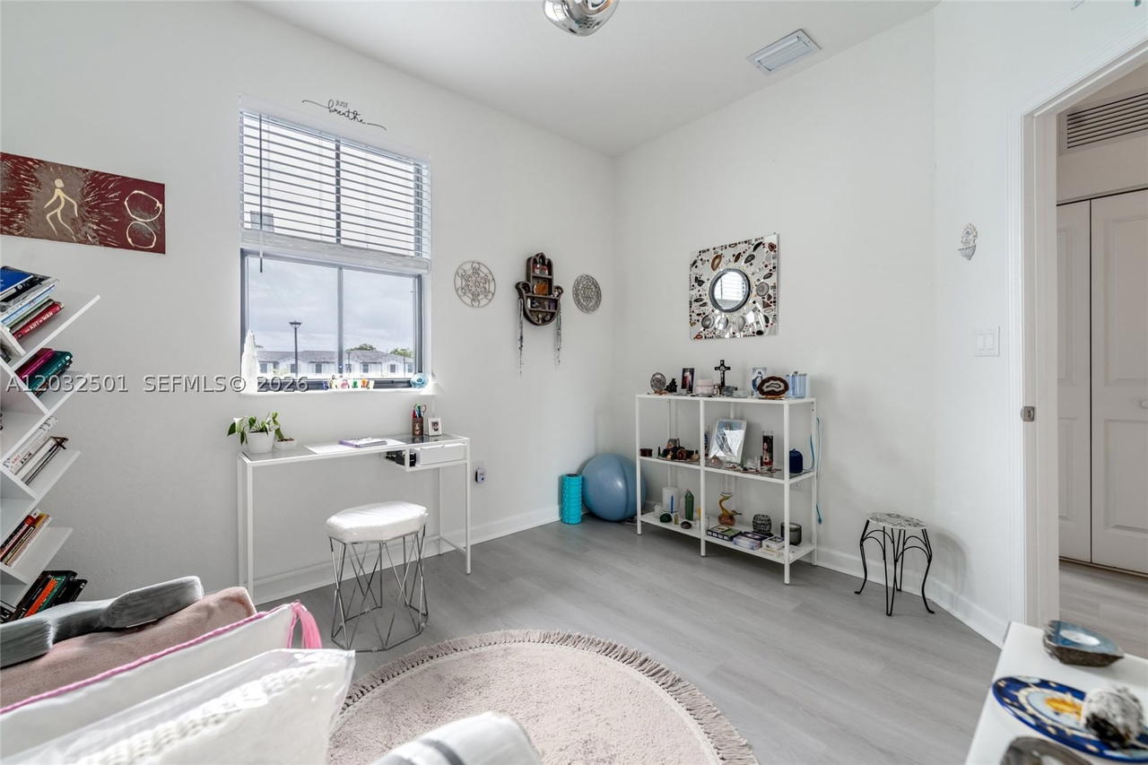 Real estate property located at 561 204th St, Miami-dade, Vista Lago, Miami Gardens, FL