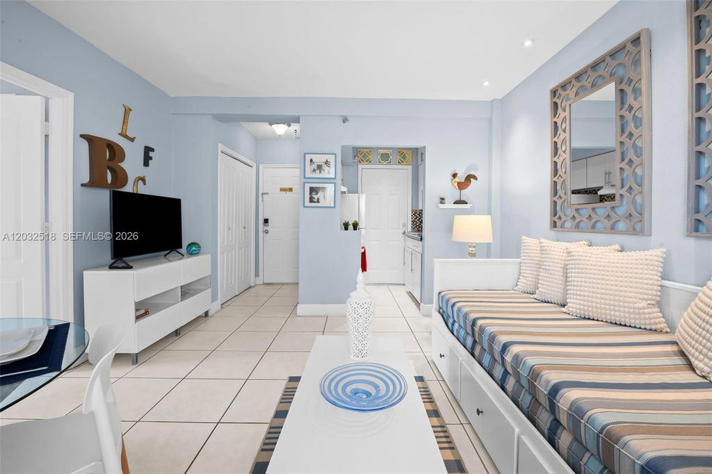 Real estate property located at 3030 Collins Ave #4E, Miami-dade, The Madison Condo, Miami Beach, FL