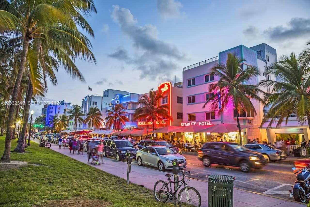 Real estate property located at 3030 Collins Ave #4E, Miami-dade, The Madison Condo, Miami Beach, FL