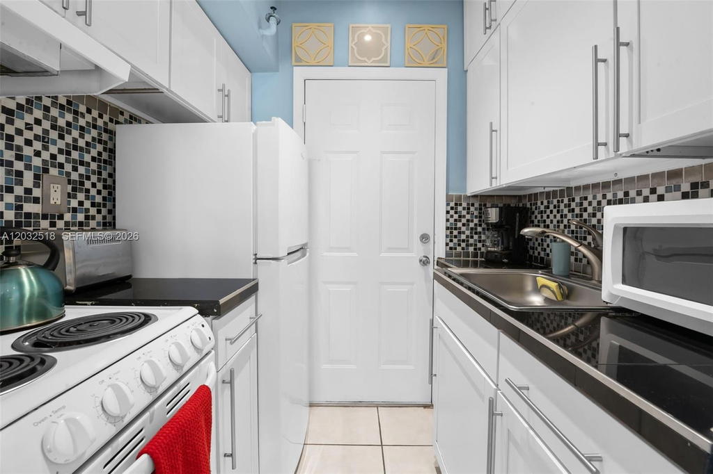 Real estate property located at 3030 Collins Ave #4E, Miami-dade, The Madison Condo, Miami Beach, FL
