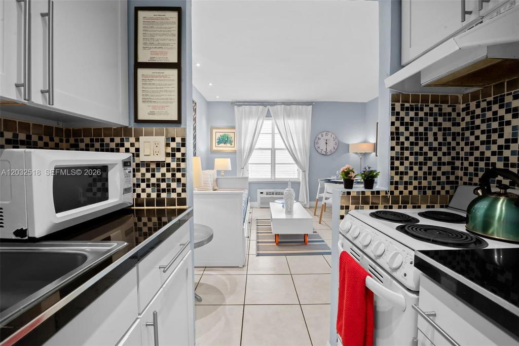 Real estate property located at 3030 Collins Ave #4E, Miami-dade, The Madison Condo, Miami Beach, FL