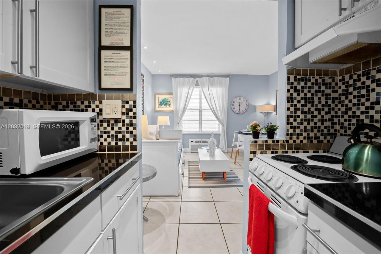 Real estate property located at 3030 Collins Ave #4E, Miami-dade, The Madison Condo, Miami Beach, FL
