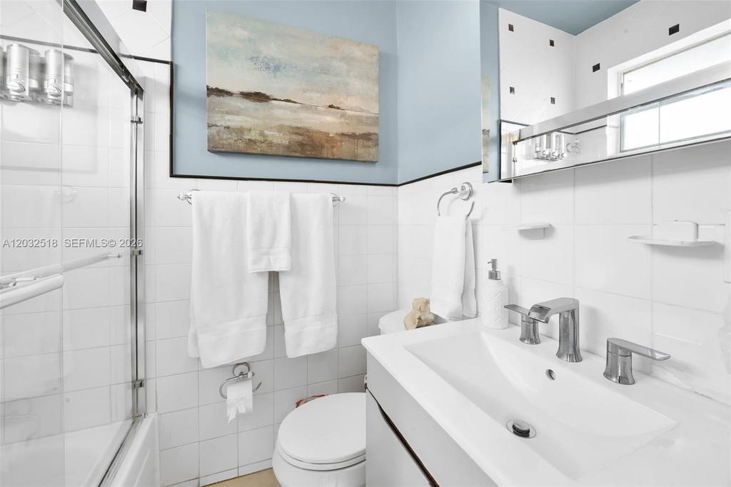 Real estate property located at 3030 Collins Ave #4E, Miami-dade, The Madison Condo, Miami Beach, FL