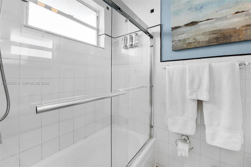 Real estate property located at 3030 Collins Ave #4E, Miami-dade, The Madison Condo, Miami Beach, FL