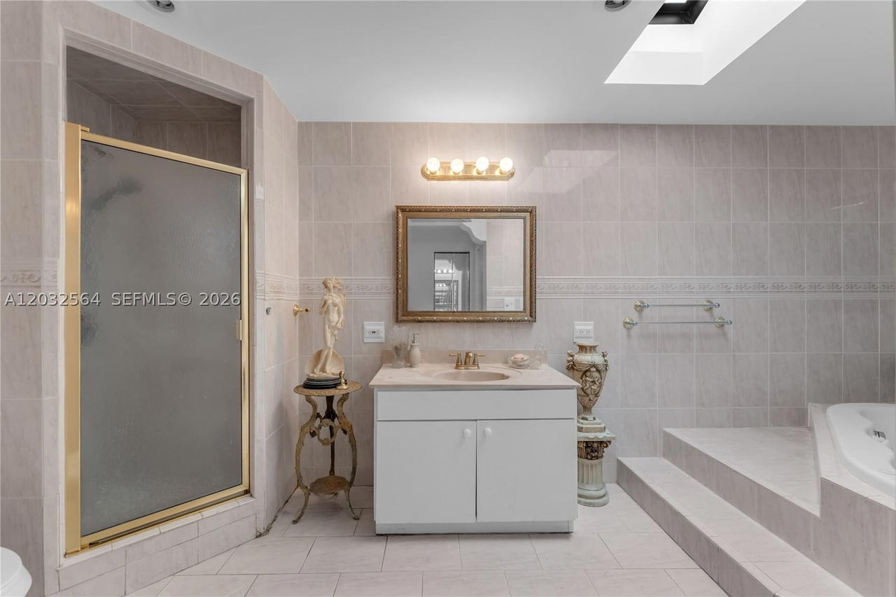 Real estate property located at 13332 113th Ct, Miami-dade, Edgewater Park, Miami, FL