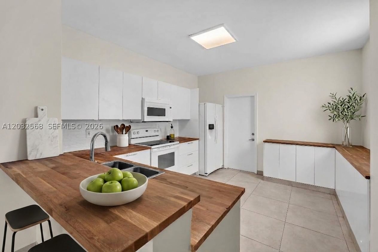 Real estate property located at 3698 San Simeon Cir, Broward, Sector 8 9 And 10 Plat, Weston, FL
