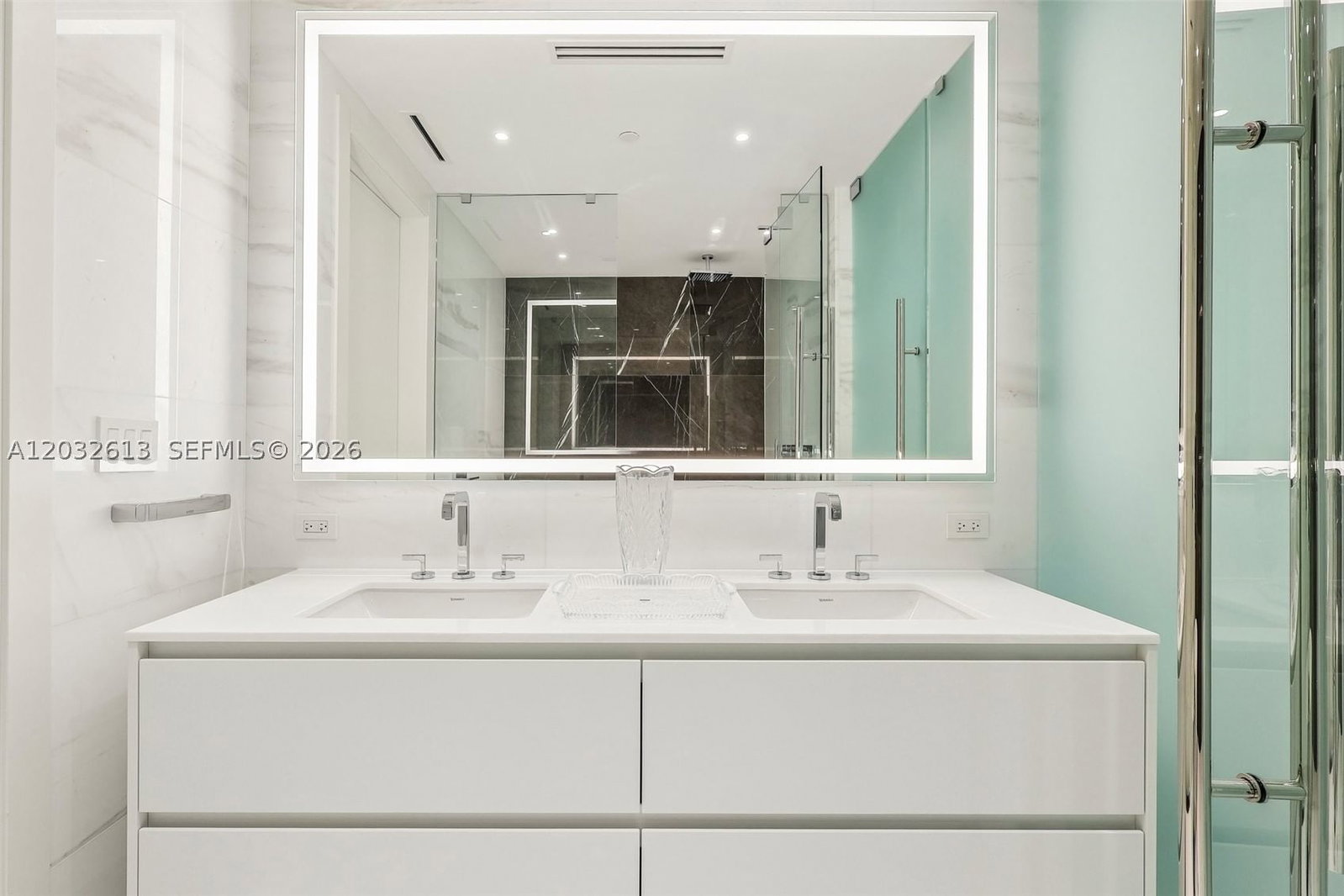Real estate property located at 300 Biscayne Boulevard Way #3305W, Miami-dade, N/a, Miami, FL