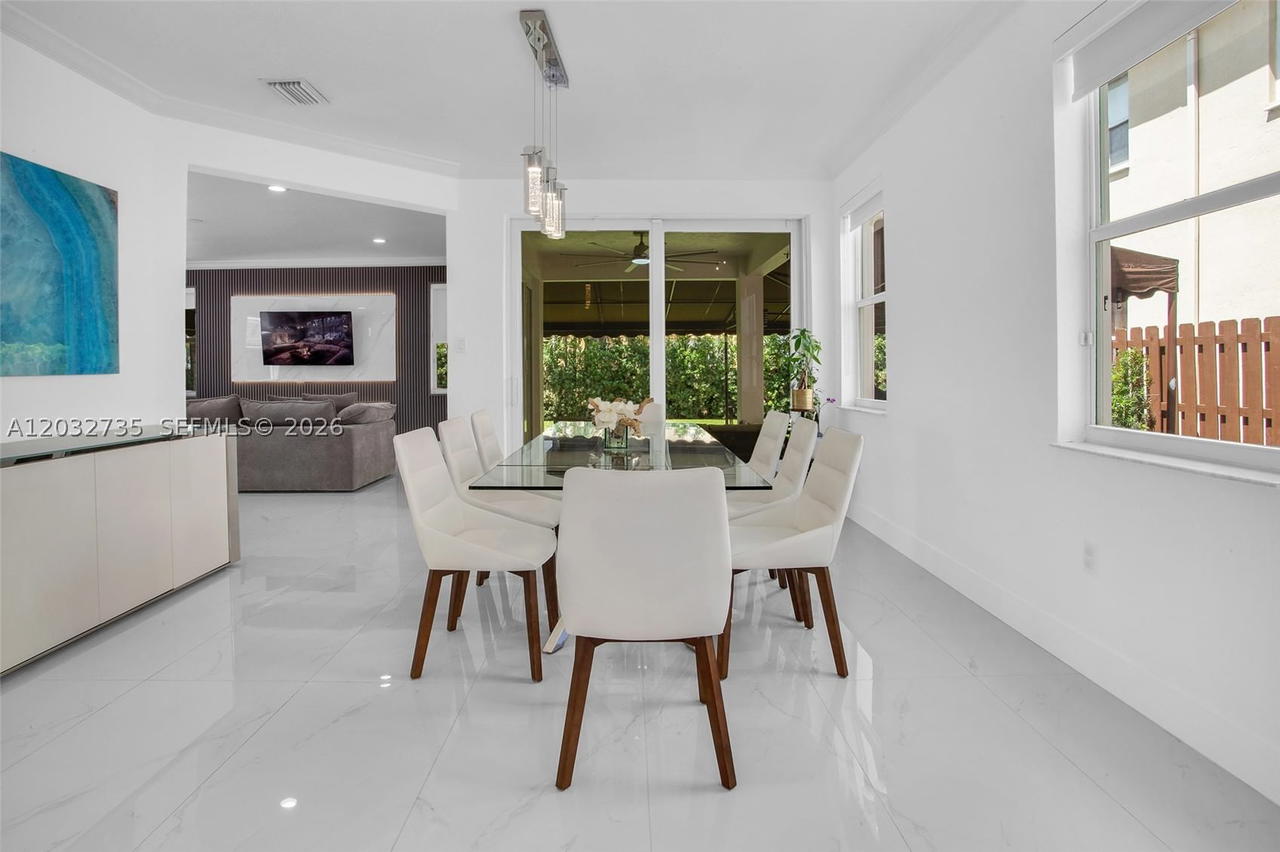 Real estate property located at 11559 84th Ter, Miami-dade, Islands At Doral Northwes, Doral, FL