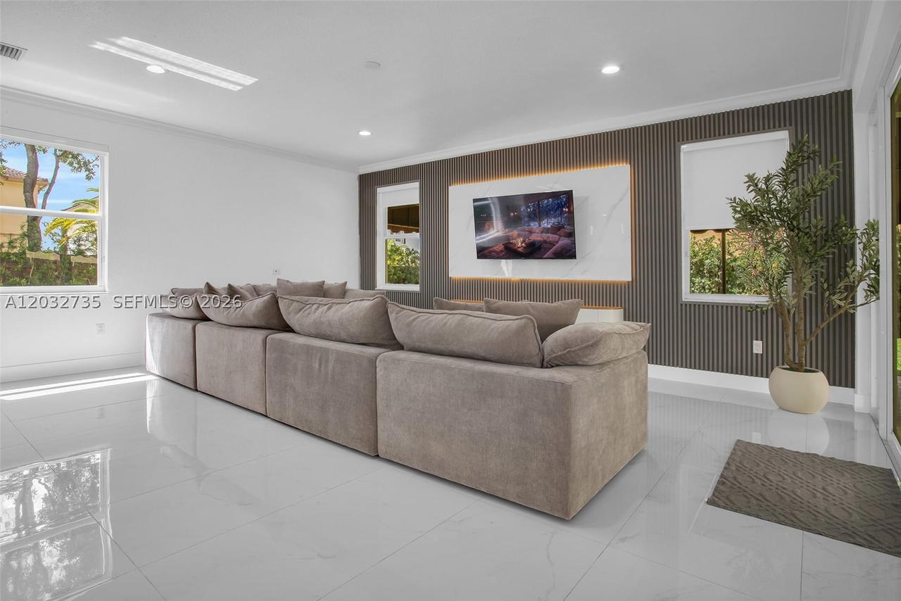 Real estate property located at 11559 84th Ter, Miami-dade, Islands At Doral Northwes, Doral, FL