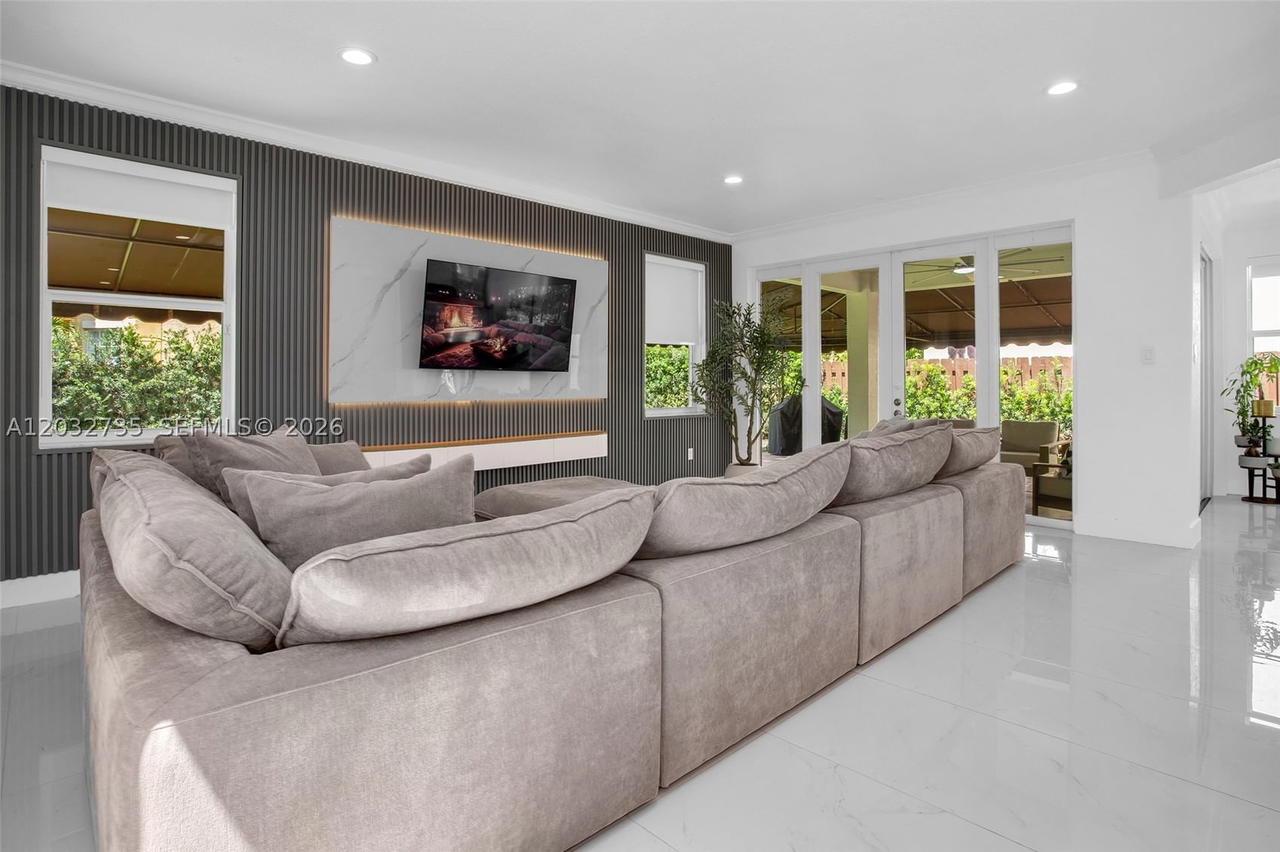 Real estate property located at 11559 84th Ter, Miami-dade, Islands At Doral Northwes, Doral, FL