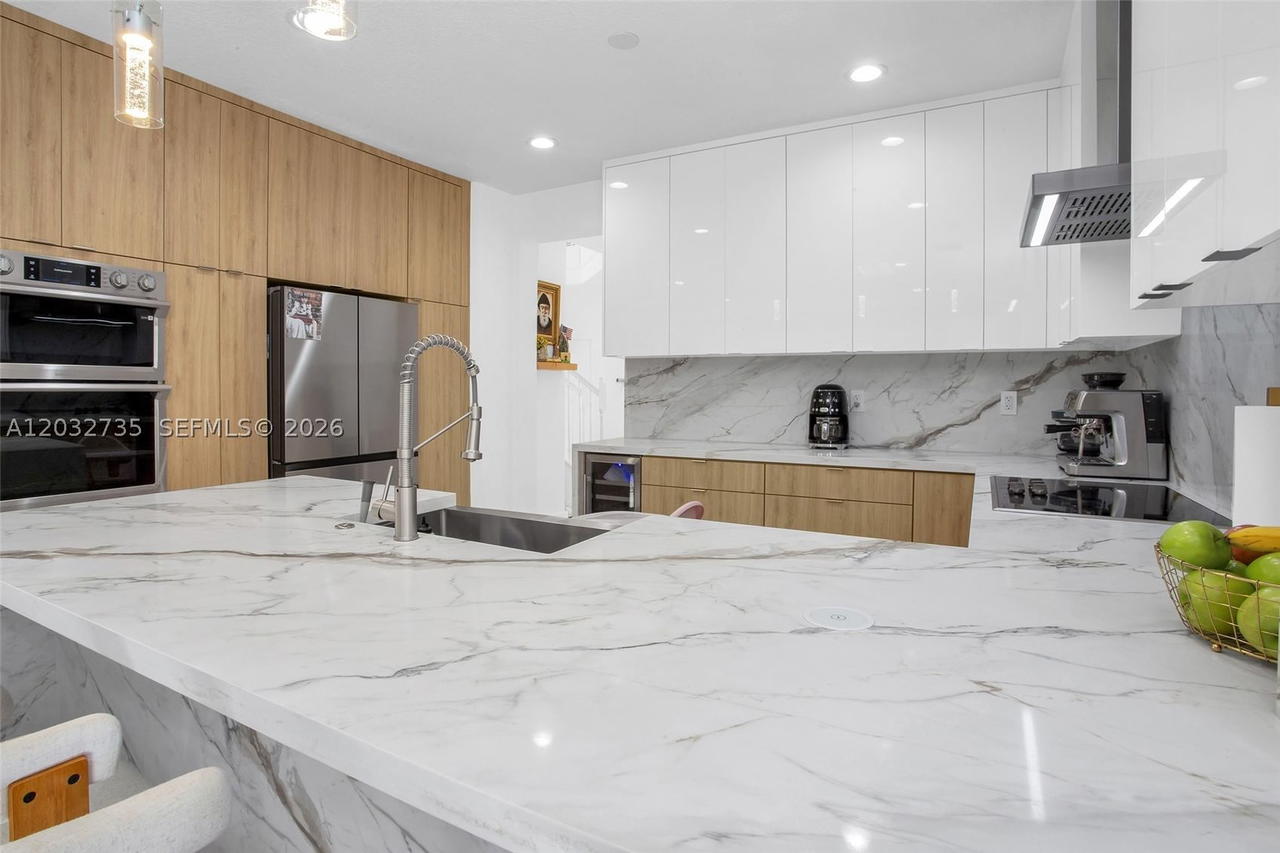 Real estate property located at 11559 84th Ter, Miami-dade, Islands At Doral Northwes, Doral, FL