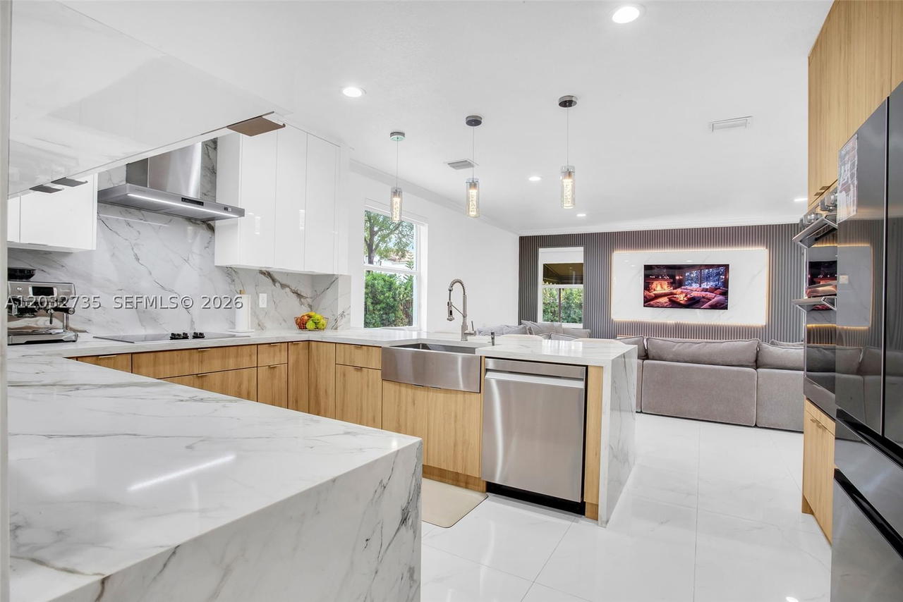 Real estate property located at 11559 84th Ter, Miami-dade, Islands At Doral Northwes, Doral, FL