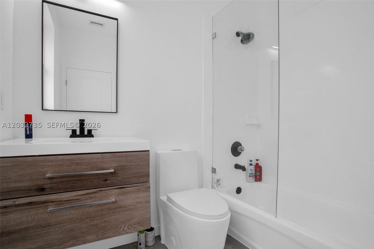 Real estate property located at 11559 84th Ter, Miami-dade, Islands At Doral Northwes, Doral, FL
