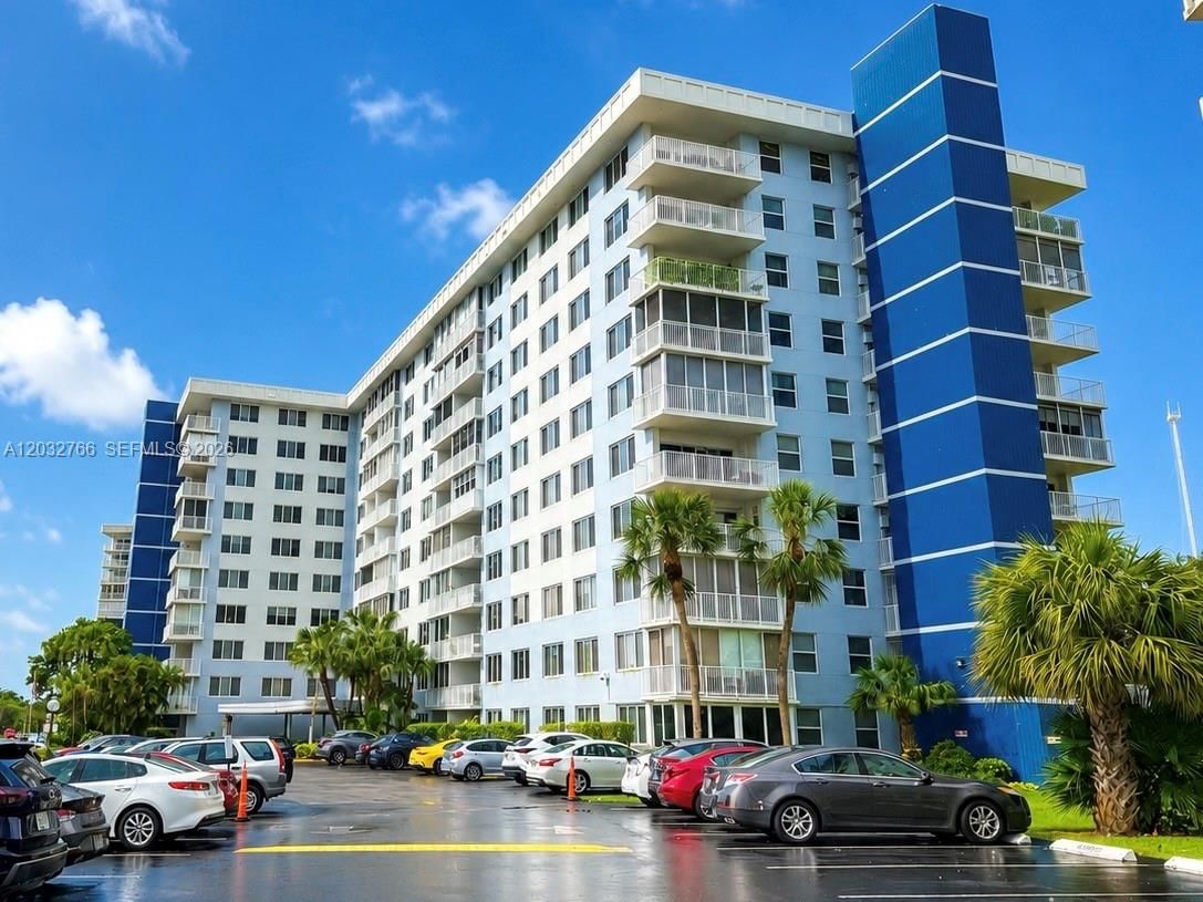 Real estate property located at 4200 Hillcrest Dr #403, Broward, Hillcrest East No 24 Cond, Hollywood, FL