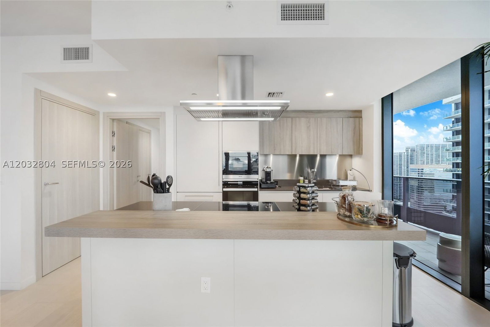 Real estate property located at 1000 Brickell Plz #4401, Miami-dade, Brickell Flatiron Condo, Miami, FL
