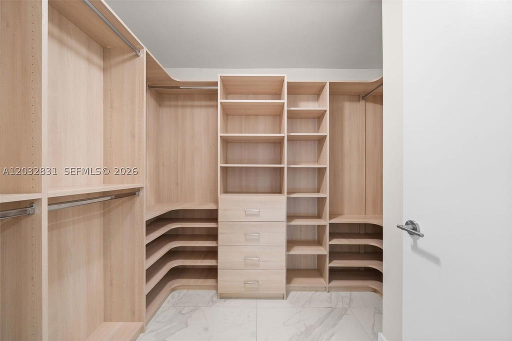Real estate property located at 2900 7th Ave #1902, Miami-dade, Biscayne Beach Condo, Miami, FL
