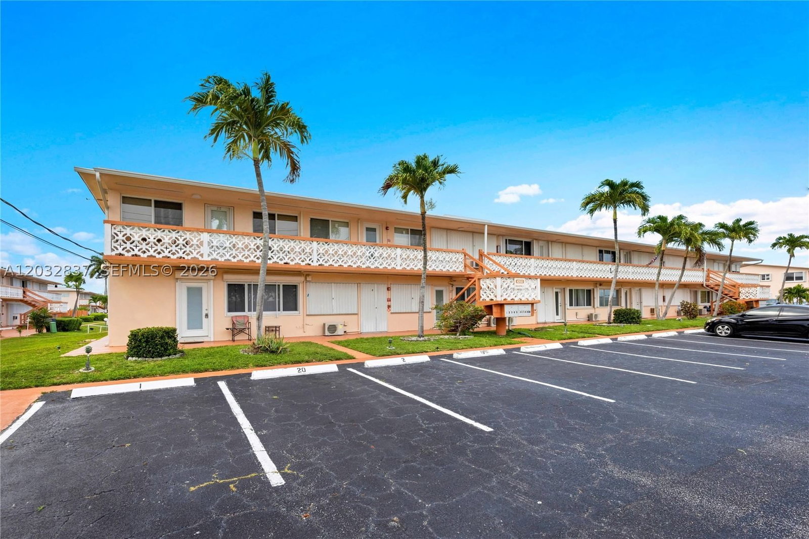 Real estate property located at 1050 11th ST #20L, Broward, Rolen Lake Gardens Co-op, Hallandale Beach, FL