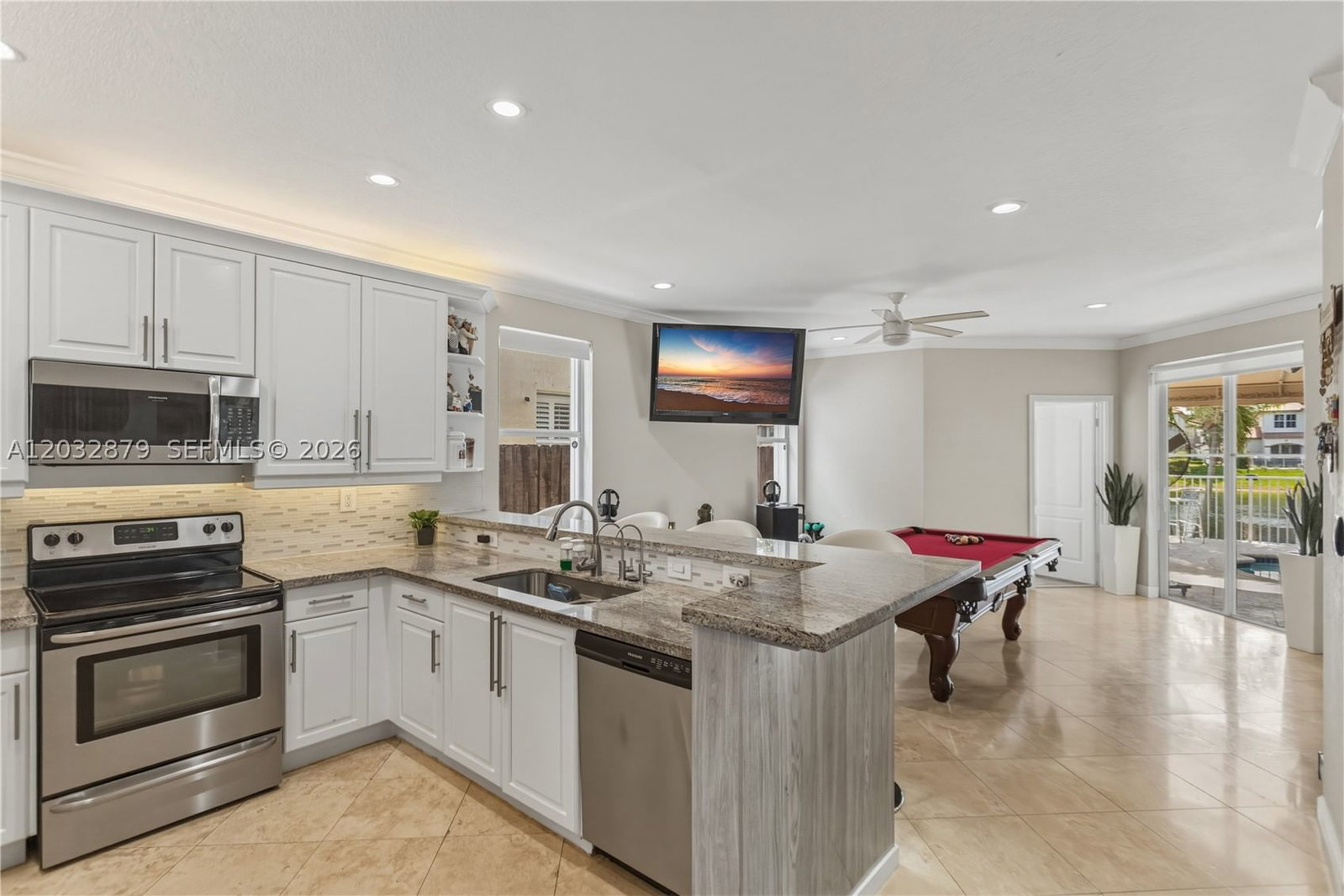 Real estate property located at 6240 163rd Pl, Miami-dade, Crestview Lakes, Miami, FL