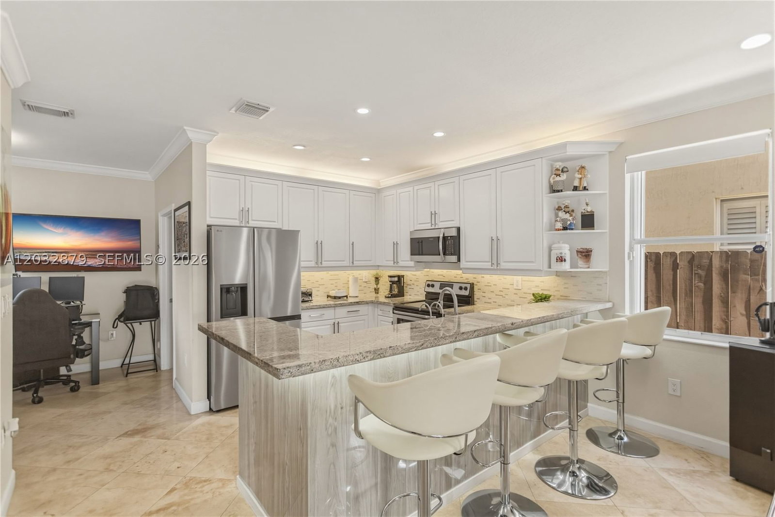 Real estate property located at 6240 163rd Pl, Miami-dade, Crestview Lakes, Miami, FL