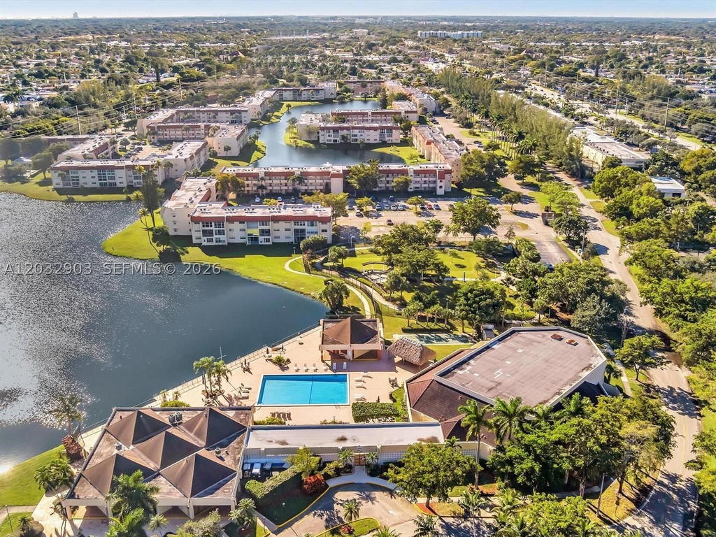 Real estate property located at 9041 Sunrise Lakes Blvd #106, Broward, Sunrise Lakes 90 Condo, Sunrise, FL