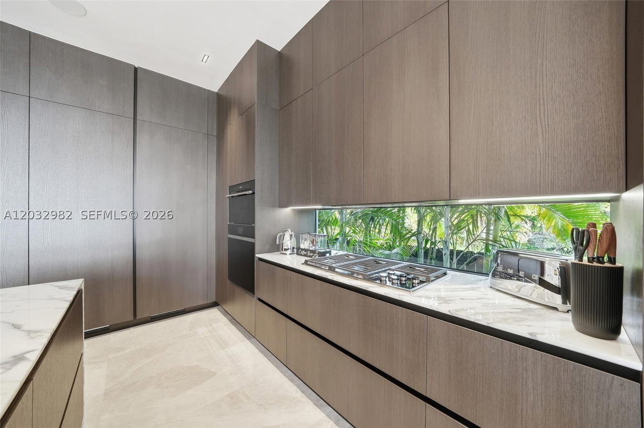 Real estate property located at 1050 Stillwater Dr, Miami-dade, Biscayne Beach-2nd Addn, Miami Beach, FL