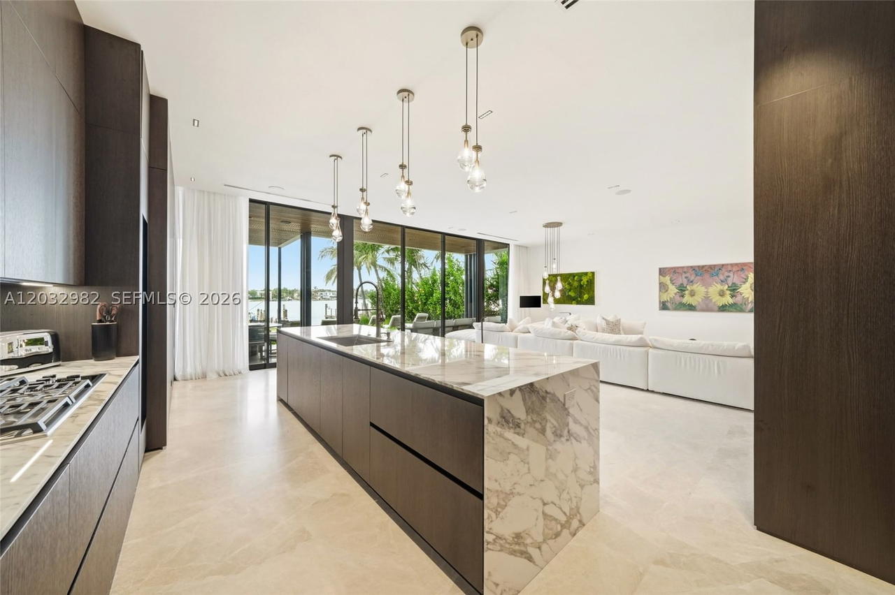 Real estate property located at 1050 Stillwater Dr, Miami-dade, Biscayne Beach-2nd Addn, Miami Beach, FL