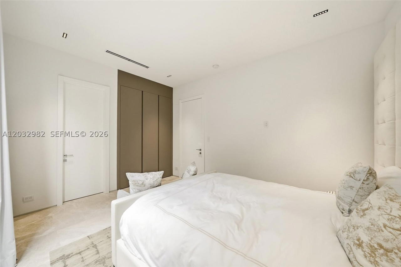 Real estate property located at 1050 Stillwater Dr, Miami-dade, Biscayne Beach-2nd Addn, Miami Beach, FL