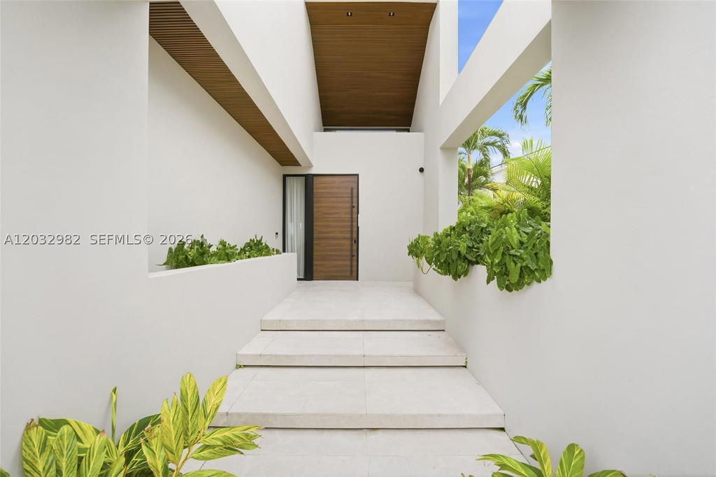 Real estate property located at 1050 Stillwater Dr, Miami-dade, Biscayne Beach-2nd Addn, Miami Beach, FL