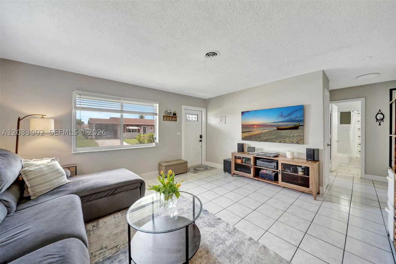 Real estate property located at 2708 51st Pl, Broward, Tamarac Lakes North, Tamarac, FL