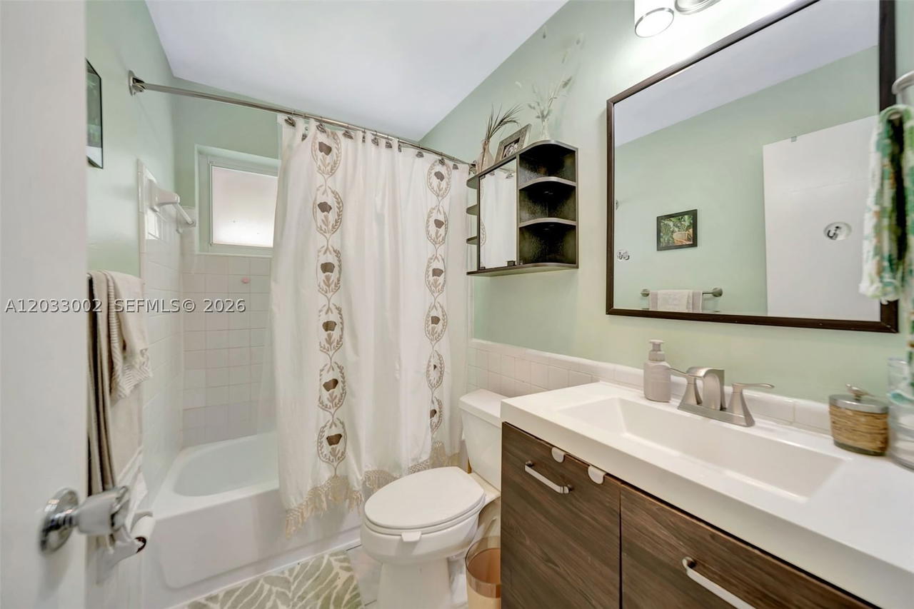 Real estate property located at 2708 51st Pl, Broward, Tamarac Lakes North, Tamarac, FL