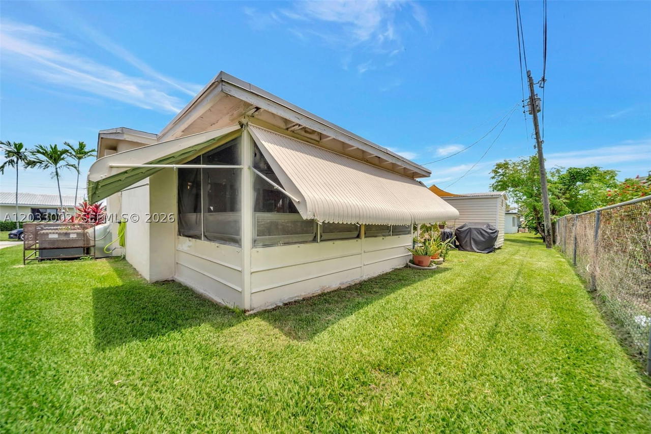 Real estate property located at 2708 51st Pl, Broward, Tamarac Lakes North, Tamarac, FL