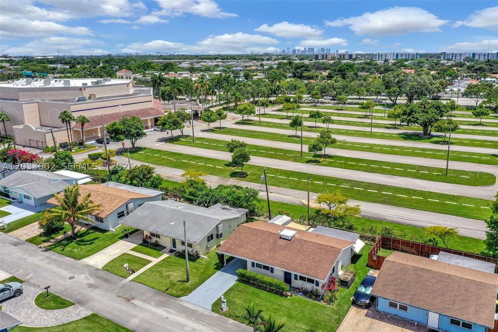 Real estate property located at 2708 51st Pl, Broward, Tamarac Lakes North, Tamarac, FL