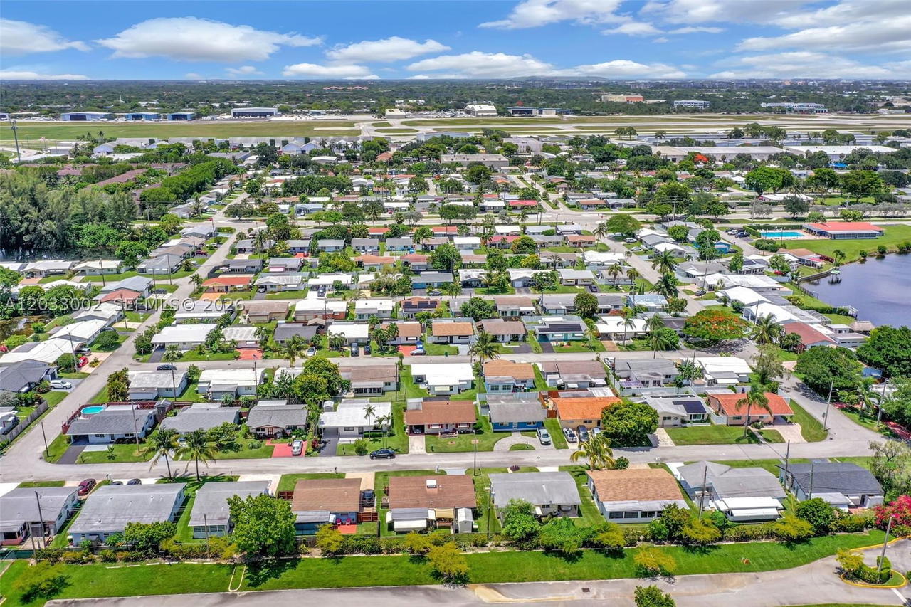 Real estate property located at 2708 51st Pl, Broward, Tamarac Lakes North, Tamarac, FL