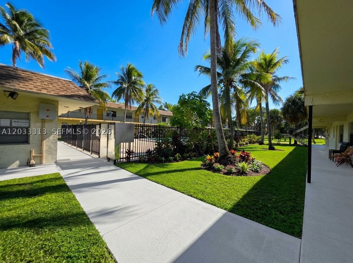 Real estate property located at 4160 21st St #124D, Broward, Calypso Cay Condo, Lauderhill, FL