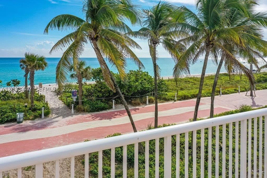 Real estate property located at 5401 Collins Ave #231, Miami-dade, The Carriage House Condo, Miami Beach, FL